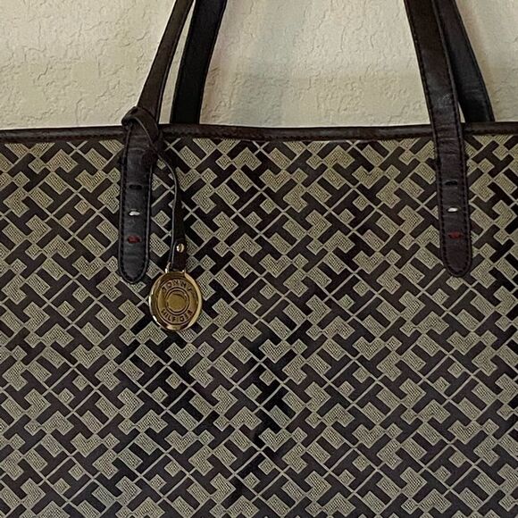 Tommy Hilfiger Logo Tote Bag - Picture 3 of 9